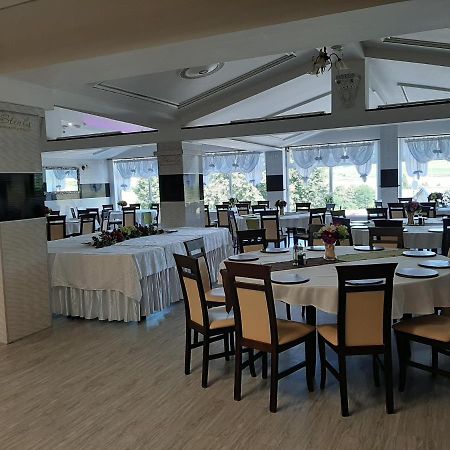 Restaurant And Pension Stenly Spissky Stvrtok Екстериор снимка