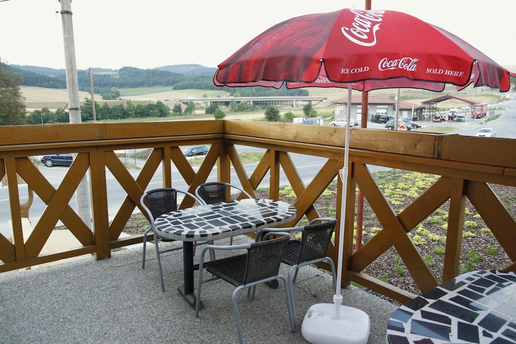 Restaurant And Pension Stenly Spissky Stvrtok Екстериор снимка